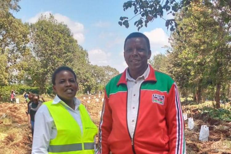 group photo after planting trees